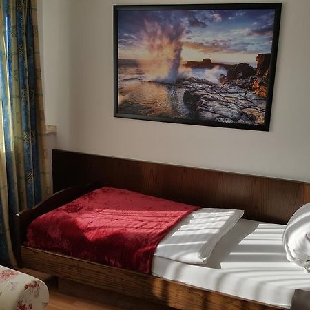 S&L Hotel Нойс Екстериор снимка