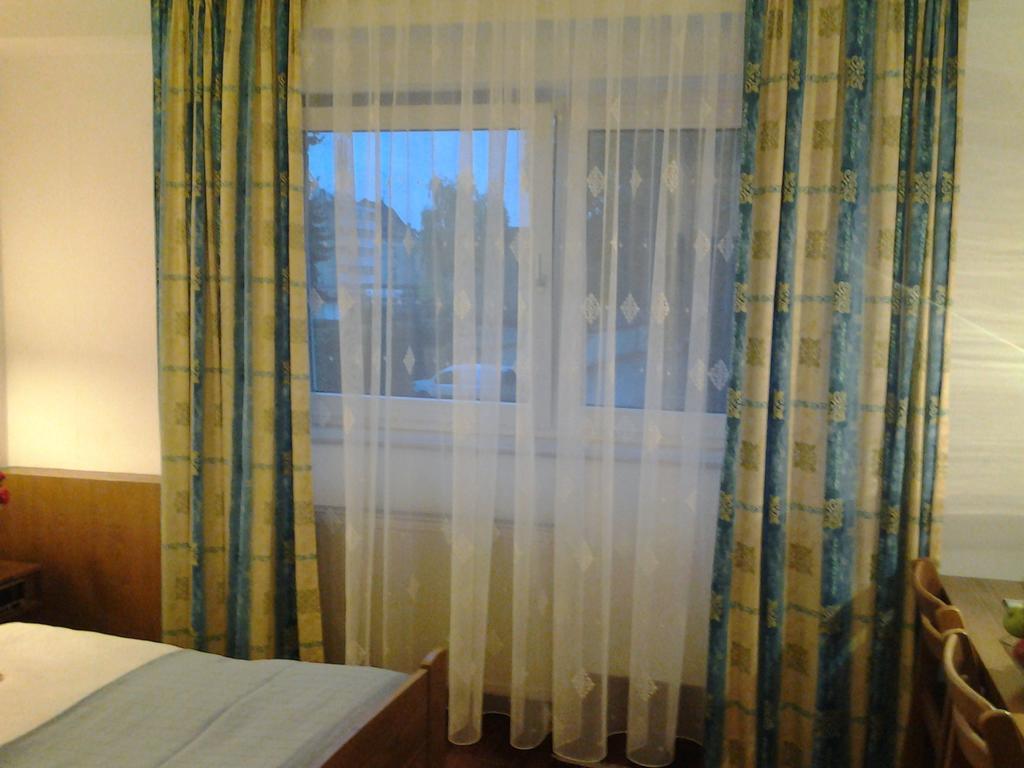 S&L Hotel Нойс Екстериор снимка