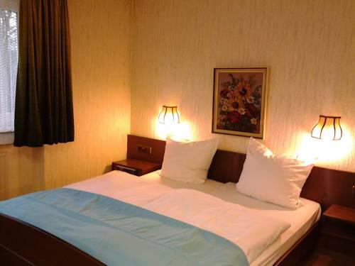 S&L Hotel Нойс Екстериор снимка