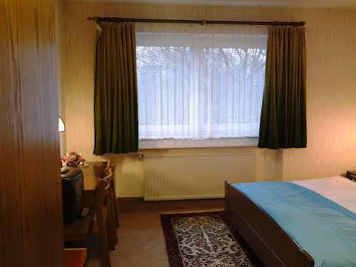 S&L Hotel Нойс Екстериор снимка