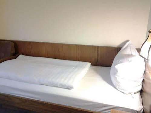 S&L Hotel Нойс Екстериор снимка