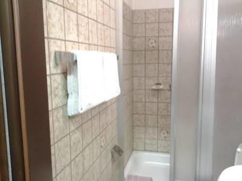 S&L Hotel Нойс Екстериор снимка