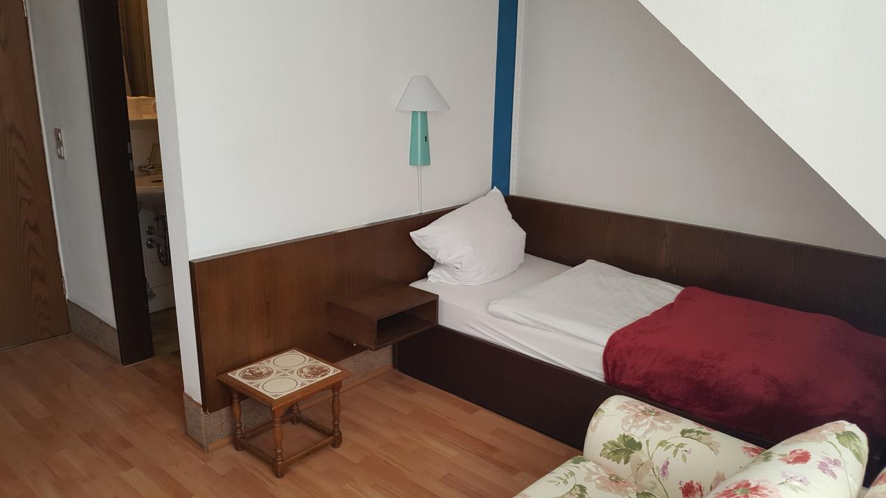 S&L Hotel Нойс Екстериор снимка