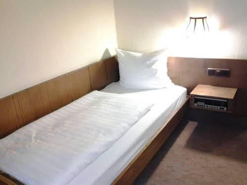 S&L Hotel Нойс Екстериор снимка